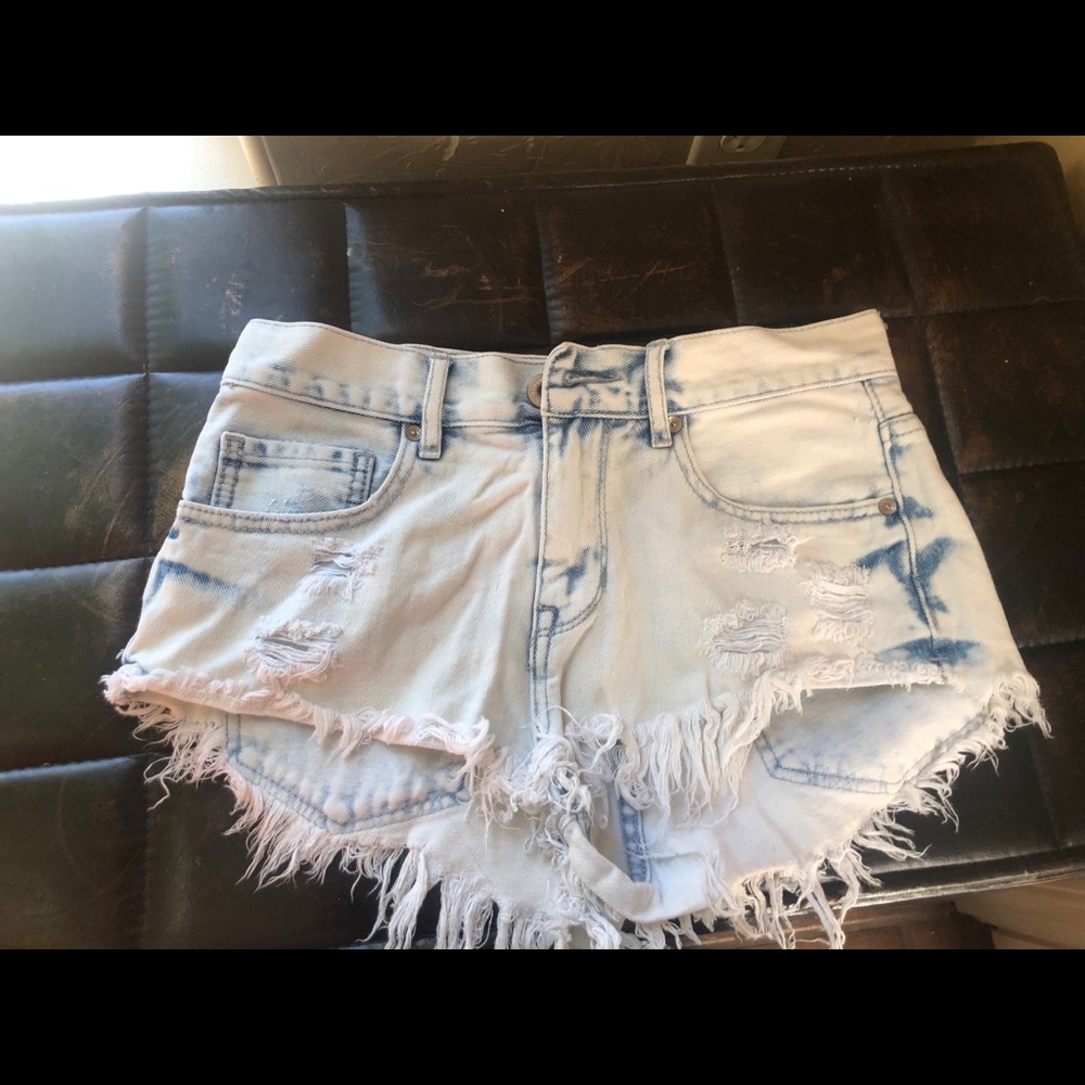 Size 25 bullhead cutoff denim shorts